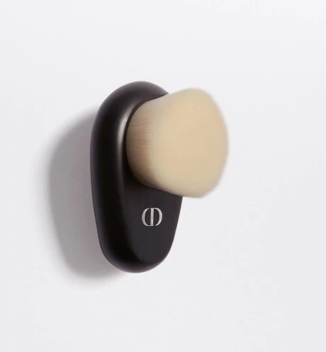 Dior backstage buffing brush cheap