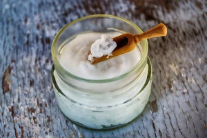 Clear-glass-container-with-coconut-oil