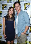 Kristin-Kreuk-Jay-Ryan-Beauty-the-Beast-at-Comic-Con