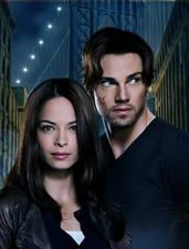 First promo image of Catherine and Vincent
