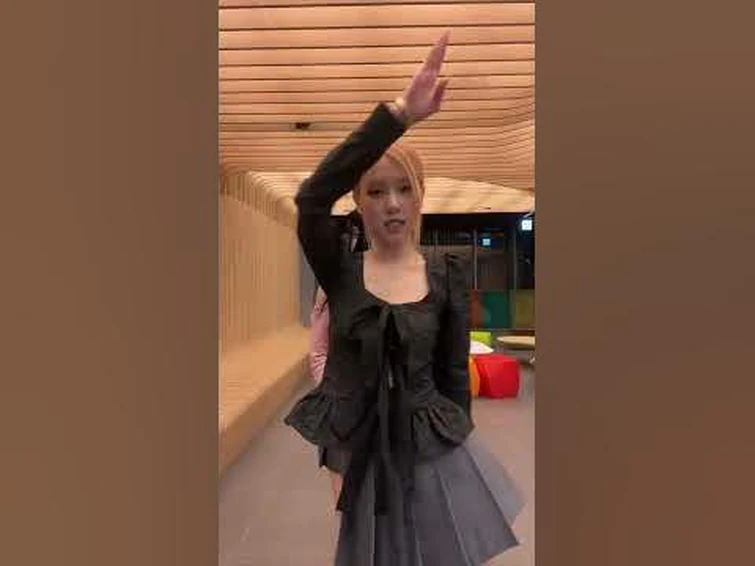 How many drafts this girls have??  😭 i'm living for this(5) #blackpink #shutdown