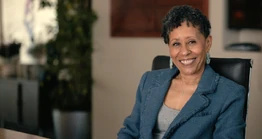 SE1-E09-Promo-Cant-Knock-the-Hustle-04-Helen.jpg (122 KB)