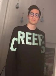 Troymichael mitb.jpg (33 KB) Troy Iwata with the CREEPS shirt