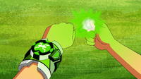 Ben Colocando a Chave no Omnitrix.png