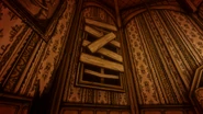 Заколоченное досками окно.
