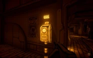 Другая стойка для перфокарты в комнате небесных игрушек.