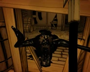 Искатель нападает на Генри в комнате жертвоприношений.