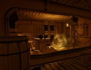 Труп Пайпера на столе за стеклом на Уровне Р.