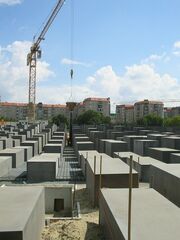 Holocaustdenkmal im Bau (August2004)