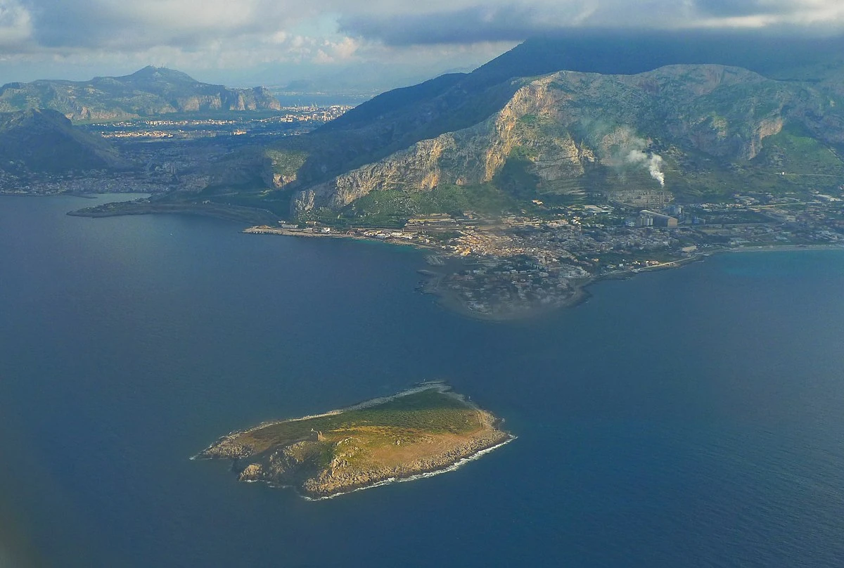 carlo magno isola delle femmine
