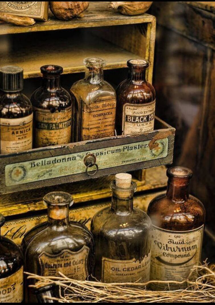Старинные аптекарские бутылочки