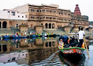 Ghat of vrindavan.jpg