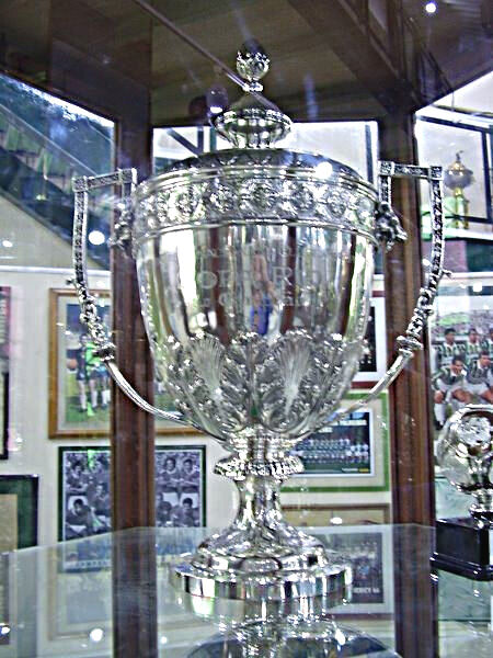 File:Trophée de la Ligue des champions de la CAF.jpg - Wikipedia