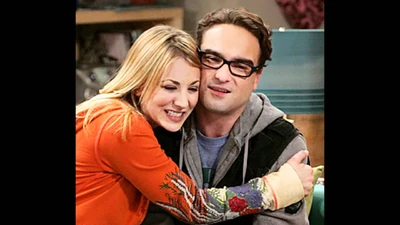 Leonard helps Penny get back together with her ex.