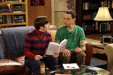 Howard teaching Sheldon Mandarin.