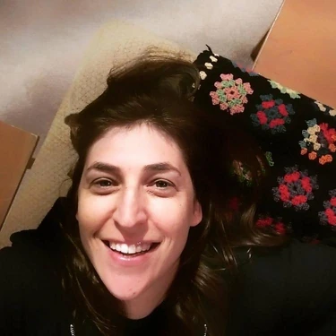 Mayim is back in Amy's place.