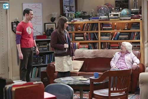 Amy finally gets to meet Sheldon's grandmother.