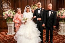 Sheldon Cooper and Amy Farrah Fowler at their wedding with her parents.