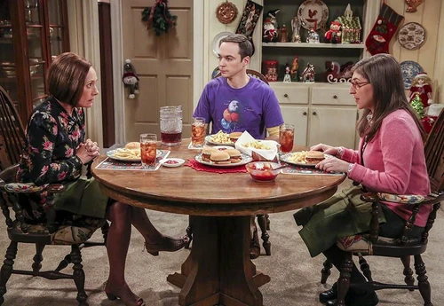 Amy is visiting despite Sheldon's warning to avoid East Texas.