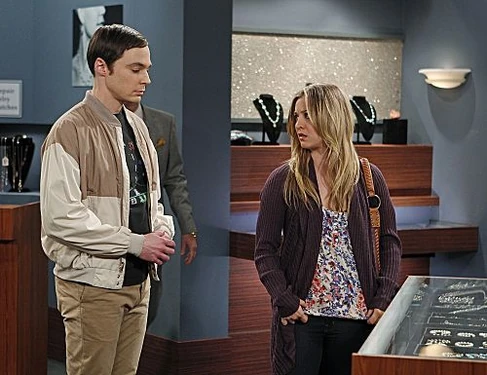 Sheldon seeks Penny's help to get a gift for Amy