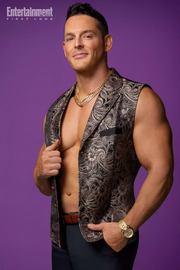 Jessie's cast photo for House of Villains 2