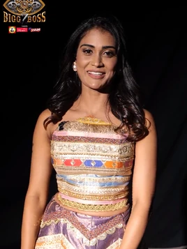 Tamil7 Poornima Large