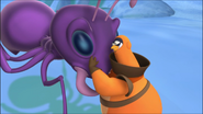 KevinHuggingGiantAnt