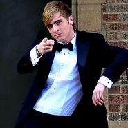 Kendall-kendall-schmidt-28041774-500-500