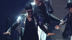 Tumblr mhceodbl8b1rmkd0lo3 250.gif