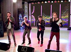 Tumblr mk57289I0r1qm13aio7 r1 250.gif
