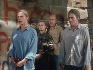 Alienfamily.jpg (32 KB) Alien family