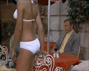 Oscar keeps his eyes front