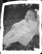 BabyCindy front.jpg (36 KB) Dec. '61: Amanda's smile - my hairline!