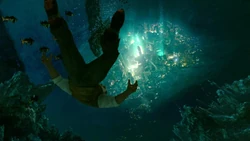  regardant Rapture, tirée du trailer de lancement de BioShock.