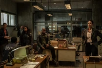 SE1-E08-Promo-The-King-of-Detroit-04-Detective-Bryant-Commander-Beckwith.jpg (1.56 MB)