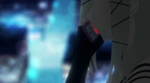 Enju-chan's phone...in Tina's hand!