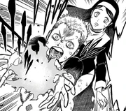 Нэш защищает сестру Лили.