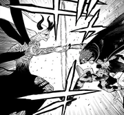 Люциферо отбивает удар с удвоенной силой.