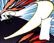 Ichigo fires a Getsuga Tenshō at Runuganga.