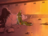 Renji collapses before Ichigo.