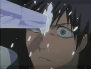 Rukia przebija głowę Aaroniero.