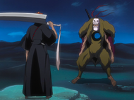 Kurōdo impersonates Ichigo while confronting Grand Fisher.