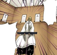 Urahara protests against Aizen's crimes being pinned on him.