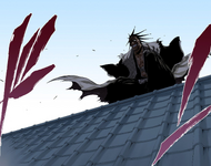 Kenpachi crouches on a rooftop above Ichigo and his friends.