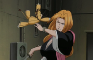 Kon attacks Rangiku's clone.