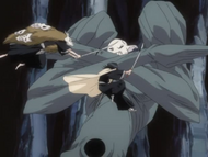 Ashido and Rukia Kuchiki attack Vecuness in unison.