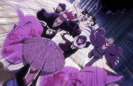 Byakuya and the other Shinigami run toward the castle.