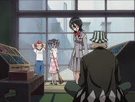 Urahara talks to with Rukia, Jinta & Ururu.