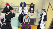 Los Capitanes y Tenientes reunidos en la habitación de Ichigo