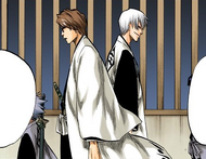 Aizen stops next to Gin and comments on the fortunate timing of the alarm.